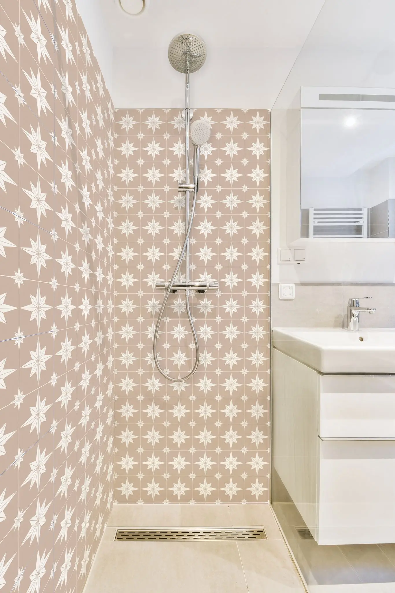 Astral Beige & White Shower Panel - Image 2